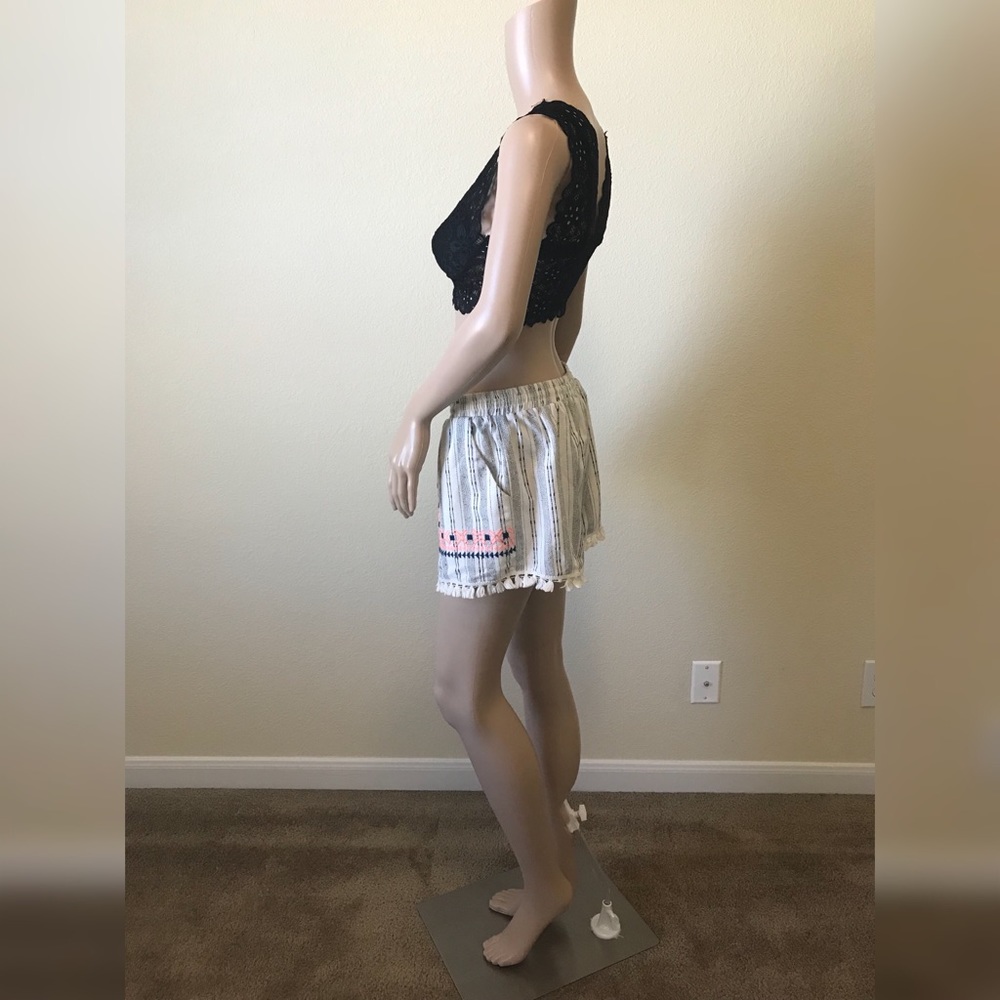 💫Tassel Embroidered Shorts💫 - Picture 3 of 7